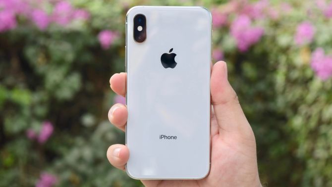 Chiếc iPhone này có màn OLED, camera zoom quang học 2x rẻ nhất Việt Nam, xịn ngang iPhone 17