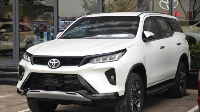 Giá lăn bánh Toyota Fortuner giảm xuống mức cực rẻ đầu tháng 2/2026, quyết ‘knock-out’ Ford Everest