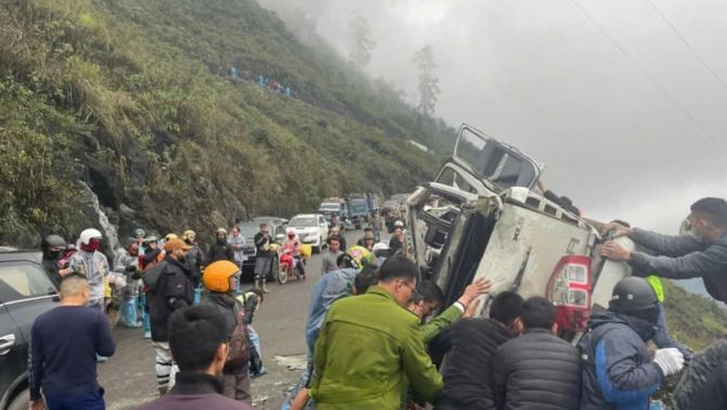Tai nạn kinh hoàng tại Tuyên Quang: Xe bán tải dập nát hoàn toàn, 3 người bị thương nặng nhập viện