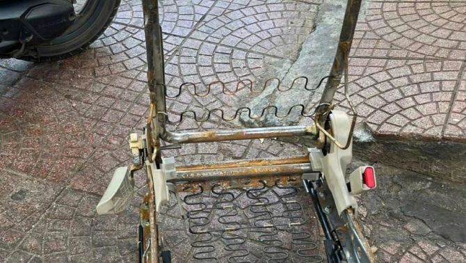 Ghế ô tô 7 triệu bị ‘nhặt’ bán ve chai giá 10.000 đồng, lộ diện thủ phạm từ camera trường học