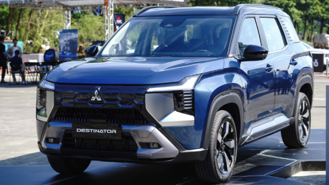 Mitsubishi Destinator vừa xuất xưởng đã giảm giá: Giá lăn bánh nhẹ ví, rẻ hơn Ford Territory