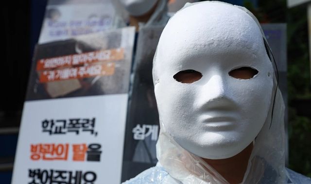 Mạng xã hội xôn xao trước vụ việc 3 thiếu niên hành hung, tống tiền bạn học suốt 3 năm liền