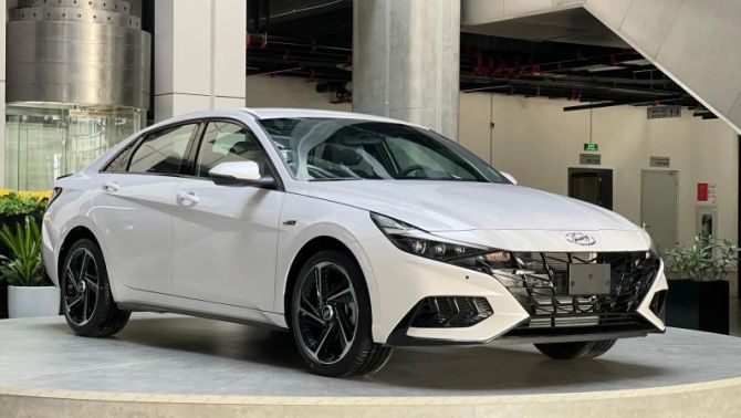 ‘Chơi tất tay’ với Mazda3 và Kia K3, Hyundai Elantra giảm giá lăn bánh ‘rẻ như cho’ đầu tháng 2/2026