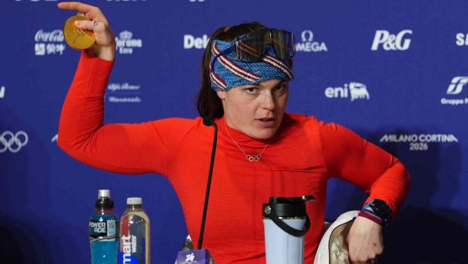 Huy chương của Olympic mùa đông 2024 gây phẫn nộ: Mới đeo đã rơi vỡ, sứt mẻ hàng loạt