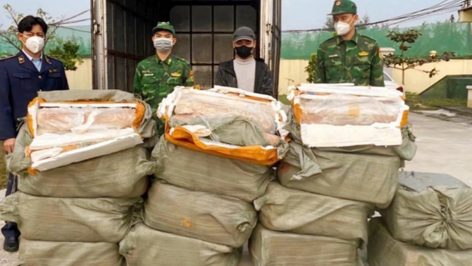 Quảng Ninh: 'Chặn đứng' xe tải chất đầy nầm lợn bốc mùi, không rõ nguồn gốc chuẩn bị tuồn ra thị trường