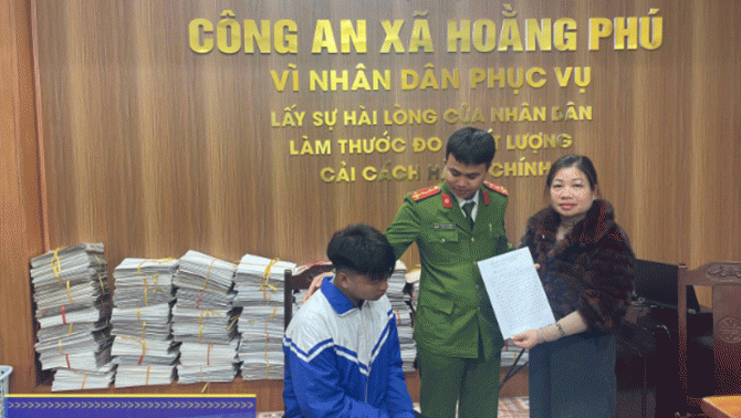 Phát hiện nam sinh lớp 9 đi lạc với trạng thái lo lắng, gia đình viết lá thư gây chú ý khi biết tin