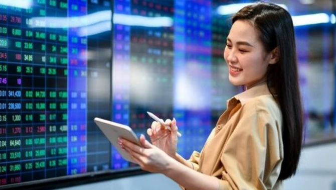 Cú lội ngược dòng cuối phiên đưa VN-Index vượt 1.800 điểm