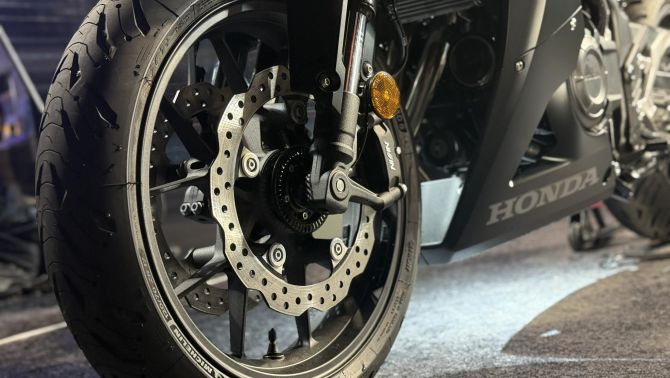 Honda chính thức ra mắt ‘vua côn tay’ mới đàn anh Winner R, trang bị át vía Yamaha Exciter, giá mềm