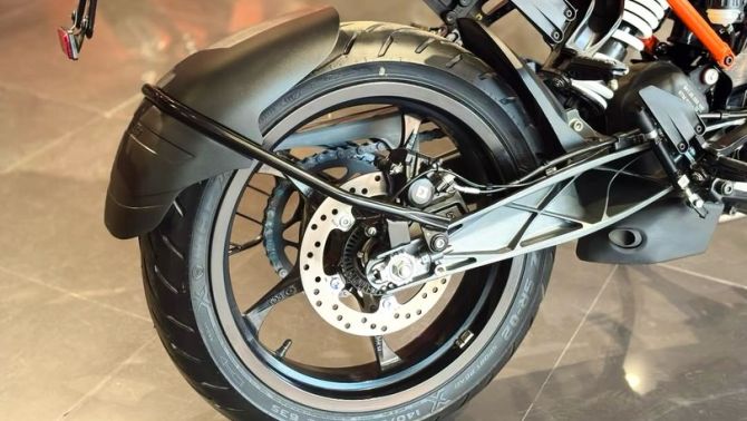 Tin xe 12/2: Ra mắt ‘vua côn tay’ 200cc mới giá 48 triệu đồng, ‘đè bẹp’ Yamaha Exciter và Winner R