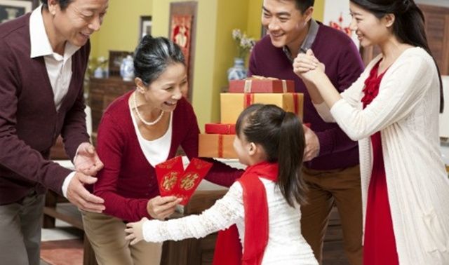 Nguồn gốc của tục lì xì: Ban đầu không phải tiền cho để lấy may