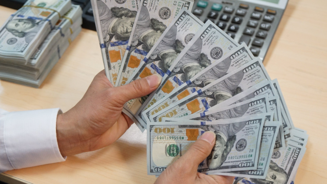 Đồng USD lao dốc, tỷ giá trong nước được 'giải cứu'?