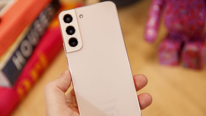 6 triệu đồng đừng mua iPhone, chọn ngay mẫu Android này cấu hình ngon hơn hẳn, màn hình siêu mượt, chiến game thần sầu