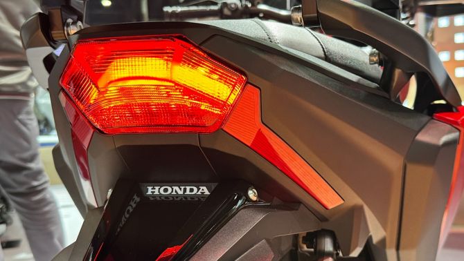 Honda chính thức ra mắt ‘vua xe ga’ mới chất hơn SH và SH Mode: Có ABS 2 kênh, màn TFT nét, giá mềm