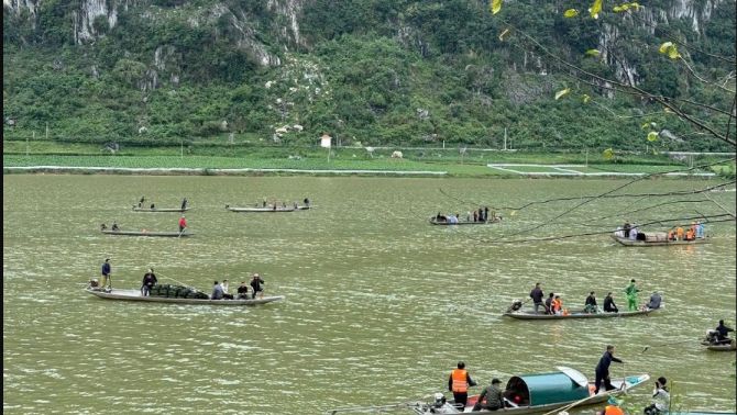 Cập nhật thông tin mới nhất vụ lật thuyền trong một gia đình khiến 2 người mất tích, 2 người tử vong