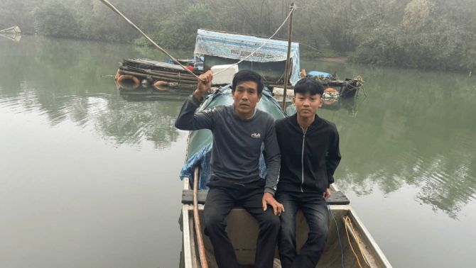 Vụ gia đình 7 người bị lật thuyền sông Gianh: Hai ngư dân kể lại quá trình cứu sống 3 người gặp nạn