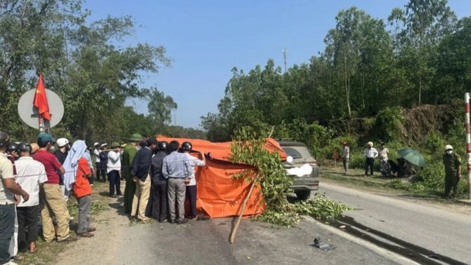 Hiện trường vụ tai nạn đặc biệt nghiêm trọng ở Quảng Trị khiến 4 người trong gia đình gặp nạn