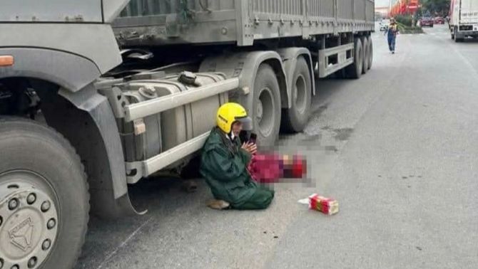 Thanh Hóa: Vợ tử vong dưới bánh xe đầu kéo, chồng quỳ gối khóc nghẹn, hé lộ sự thật đau lòng