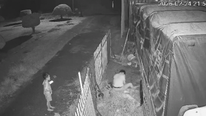 Đồng Tháp: Con trai khóc van xin bố đừng ‘xử lý’ mẹ nhưng bất thành, hé lộ nguồn cơn ra tay?