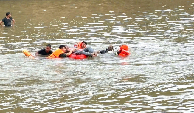 Gia đình nhận thi thể hai mẹ con tại khu vực đập nước ở Bắc Ninh, hé lộ lý do tử vong ban đầu?