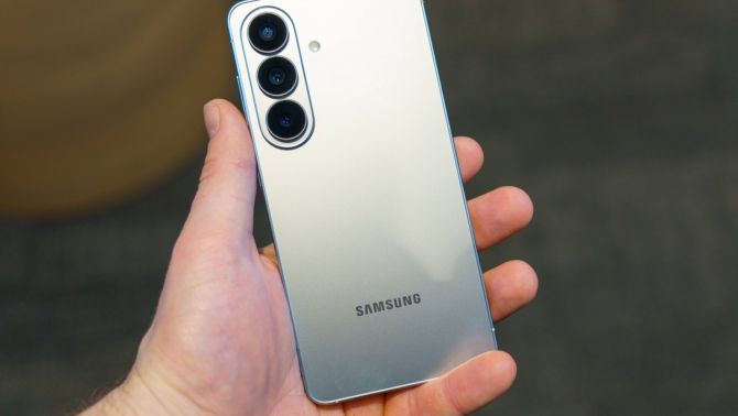 So sánh Galaxy S26 vs Galaxy S25: Có đáng nâng cấp với giá chênh lệch cả chục triệu đồng?