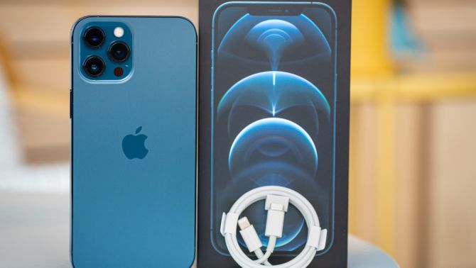 Mãnh hổ thép iPhone 12 Pro Max rẻ như Galaxy A55 5G, trang bị vẫn xịn như iPhone 17 Pro Max