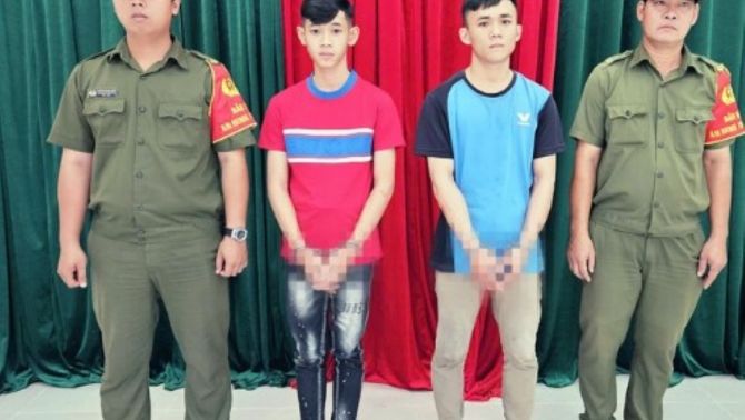 Cho rằng tiếng 'nẹt pô' ồn ào, hai thiếu niên truy tìm rồi đâm nhầm 3 du khách ở Vũng Tàu
