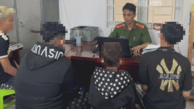 4 thiếu niên đi trộm 2 xe máy trị giá gần 30 triệu: Bán được 400 nghìn chia nhau, rồi đi đầu thú