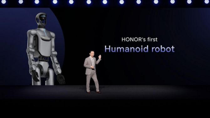 Nổi bật nhất tại MWC 2026: HONOR giới thiệu HONOR Robot Phone