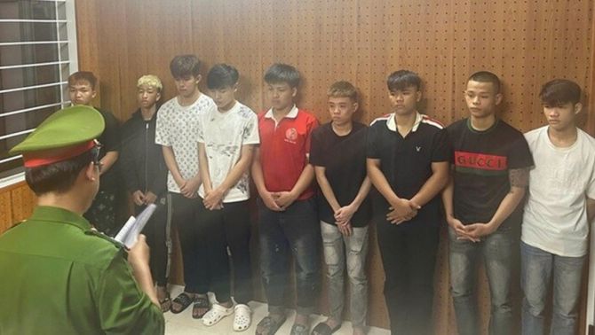 Khởi tố 13 thanh niên ép xe, truy đuổi khiến 1 người vô tội thiệt mạng, kẻ duy nhất đang bỏ trốn là ai?