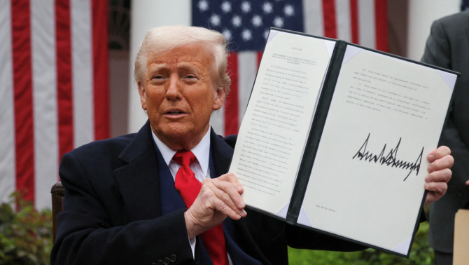 Mỹ áp thuế 15% với hàng Việt: Thị trường chứng khoán phản ứng ra sao?