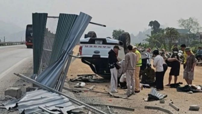 Hiện trường tai nạn trên cao tốc Nội Bài-Lào Cai: Thanh chắn đâm xuyên ngực tài xế, tử vong tại chỗ