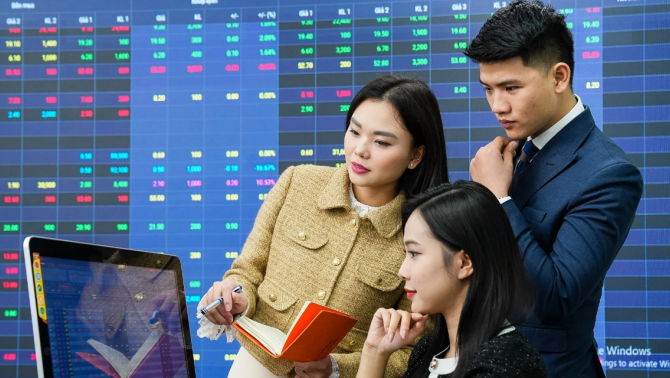 Phiên 4/3: VN-Index ‘quay xe’ ngoạn mục, dòng tiền nội bùng nổ mạnh nhất nửa năm