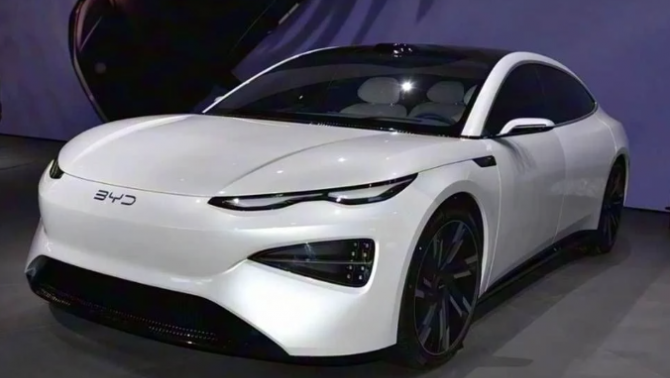 BYD Seal 08 ra mắt: Công nghệ sạc 5 phút chạy 400 km, tham vọng ‘gạt giò’ Ford Everest và Santa Fe