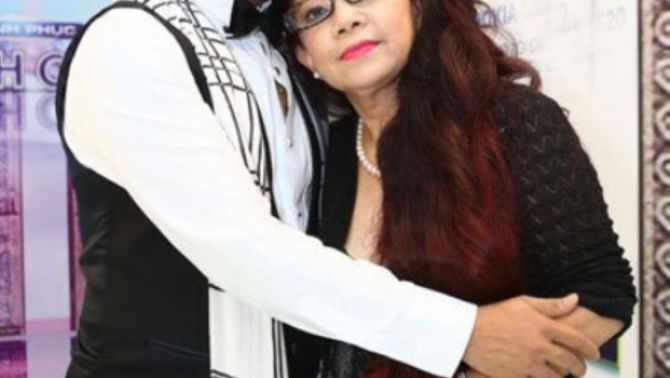 Đồng nghiệp tiết lộ giây phút Kasim Hoàng Vũ ra đi trong vòng tay mẹ ruột, gửi lời tiễn biệt cuối