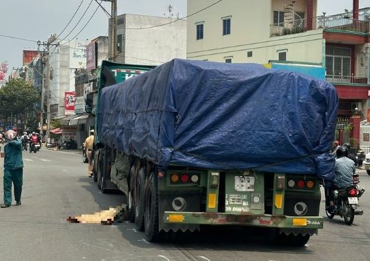 Hiện trường vụ tai nạn nghiêm trọng ở Tây Ninh: Nữ sinh cấp 3 cuốn vào bánh container, tử vong