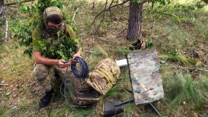 Bí ẩn phía sau quyết định ‘tắt’ Starlink của Nga từ Elon Musk