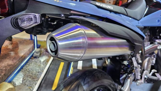 Suzuki ra mắt ‘huyền thoại côn tay’ mới chất hơn Honda Winner R: Đẳng cấp vượt thời gian, giá dễ mua