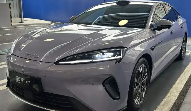 BYD Seal 07 EV 2026 ra mắt: Sạc 5 phút chạy gần 400 km, giá chưa đến 600 triệu đồng