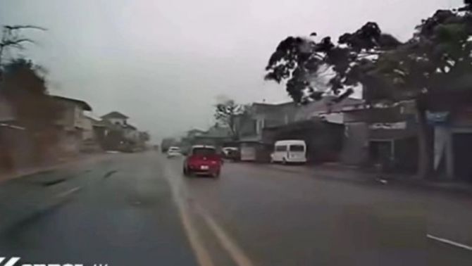 Diễn biến mới nhất vụ tài xế taxi 'đụng chạm nhạy cảm' với khách nữ: Trích xuất camera để làm rõ