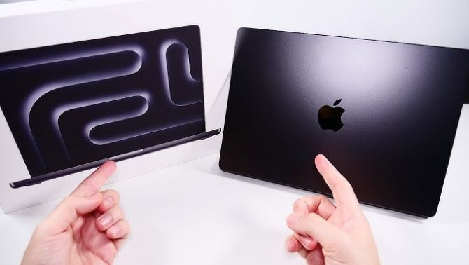 Cô gái nhận được chiếc MacBook 50 triệu đồng khi ngồi cafe bị ván gỗ rơi trúng đầu