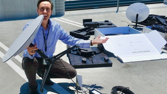 Starlink giờ còn rẻ hơn cả cuộn cáp quang điều khiển drone