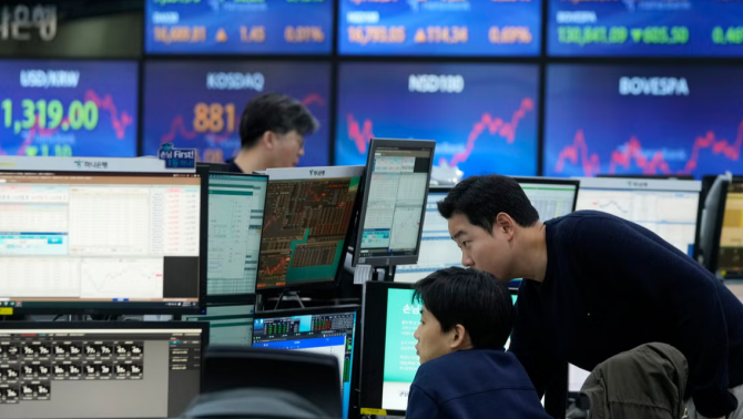 Giá dầu giảm sốc sau phát biểu của ông Trump, chứng khoán châu Á khởi sắc