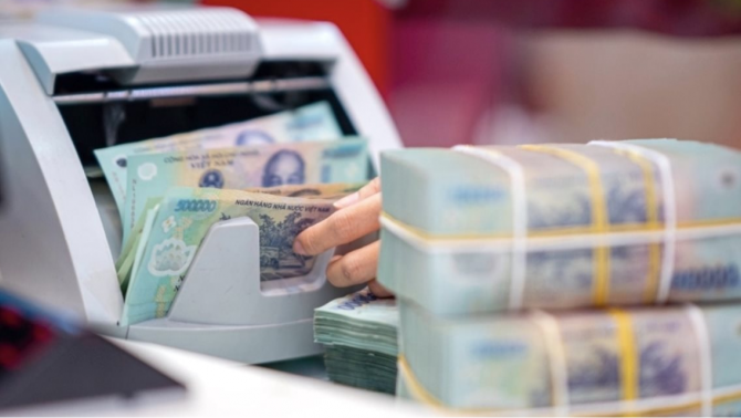 Lãi tiết kiệm vượt 8%/năm: Cuộc đua hút tiền giữa các ngân hàng nóng trở lại