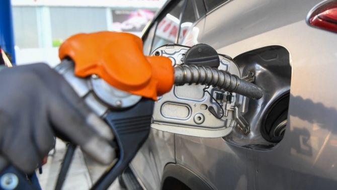 Giá xăng dầu chênh lệch, hải quan Việt Nam tăng kiểm soát biên giới, ngăn buôn lậu sau diễn biến Trung Đông