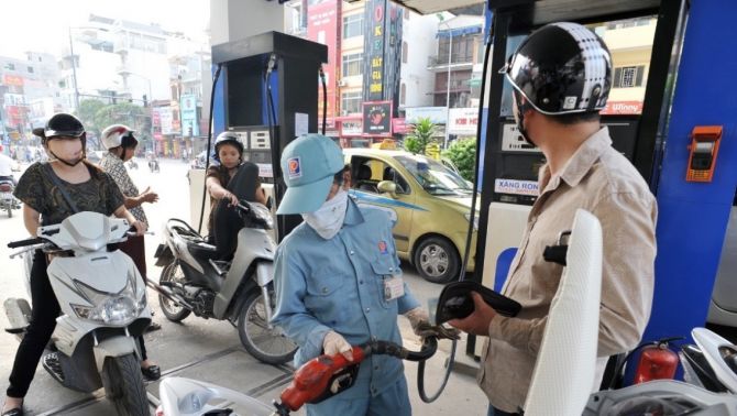 Bộ Công Thương đề xuất doanh nghiệp tự quyết giá xăng dầu, công thức tính được công bố, thị trường chờ cơ chế mới