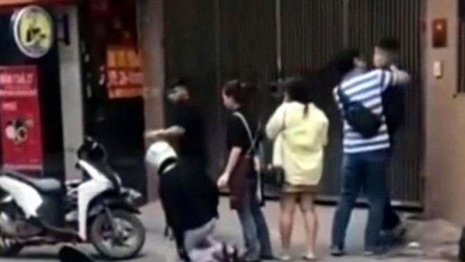 Mâu thuẫn trong quán ăn ở Đình Thôn, nam thanh niên bị hành hung: Lộ chi tiết gọi thêm người tới