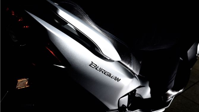 Suzuki chính thức ra mắt ‘huyền thoại xe ga’ mới chất hơn Honda SH: Đẳng cấp vượt thời gian, giá mềm