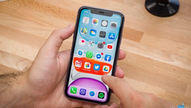 Đây là iPhone cũ rẻ nhất Việt Nam, màn LCD, camera kép, vẫn lên iOS 26, dùng cơ bản ngang iPhone 17e