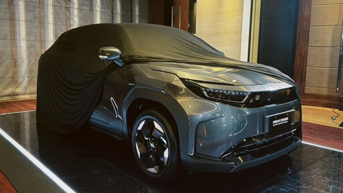 Toyota ra mắt mẫu SUV điện ‘chủ lực’ mới giá 817 triệu đồng: Thiết kế đẳng cấp hơn cả Corolla Cross