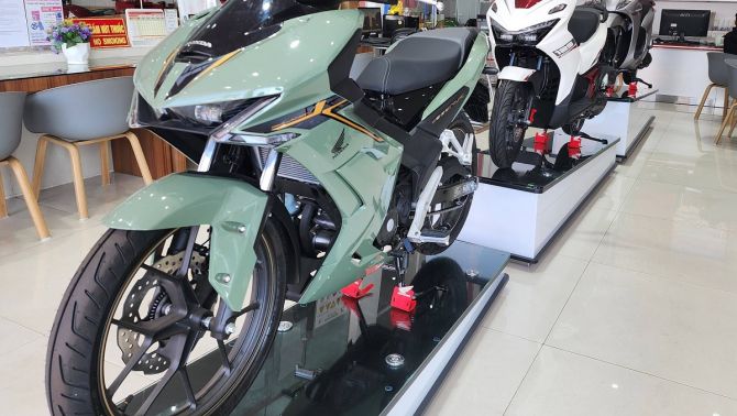 Bảng giá xe Honda Winner R 2026 giữa tháng 3/2026: Rẻ như 'bèo', dân tình săn đón hơn Yamaha Exciter